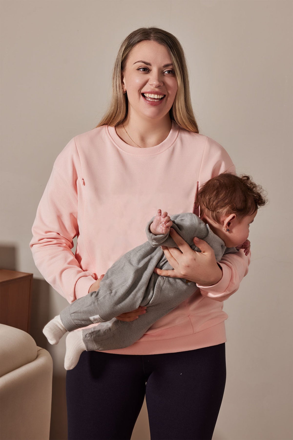 Mama's Plaid Color Feeding-Friendly Sweatshirt